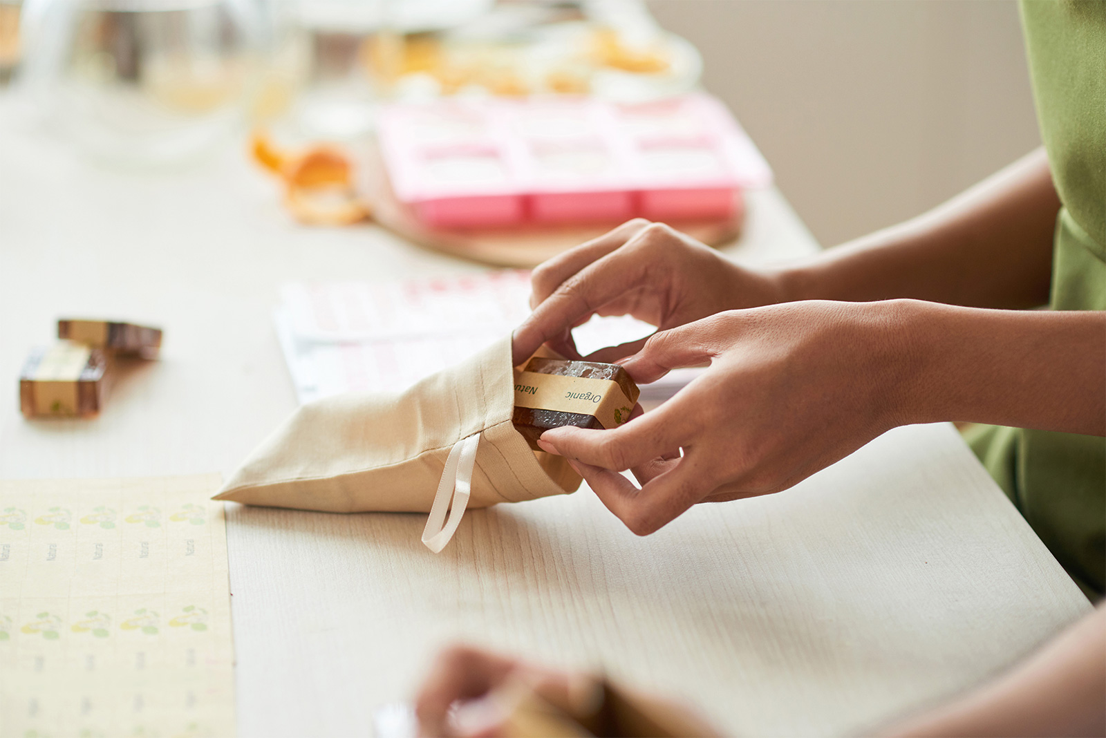 手と手、人と人をつなぐ